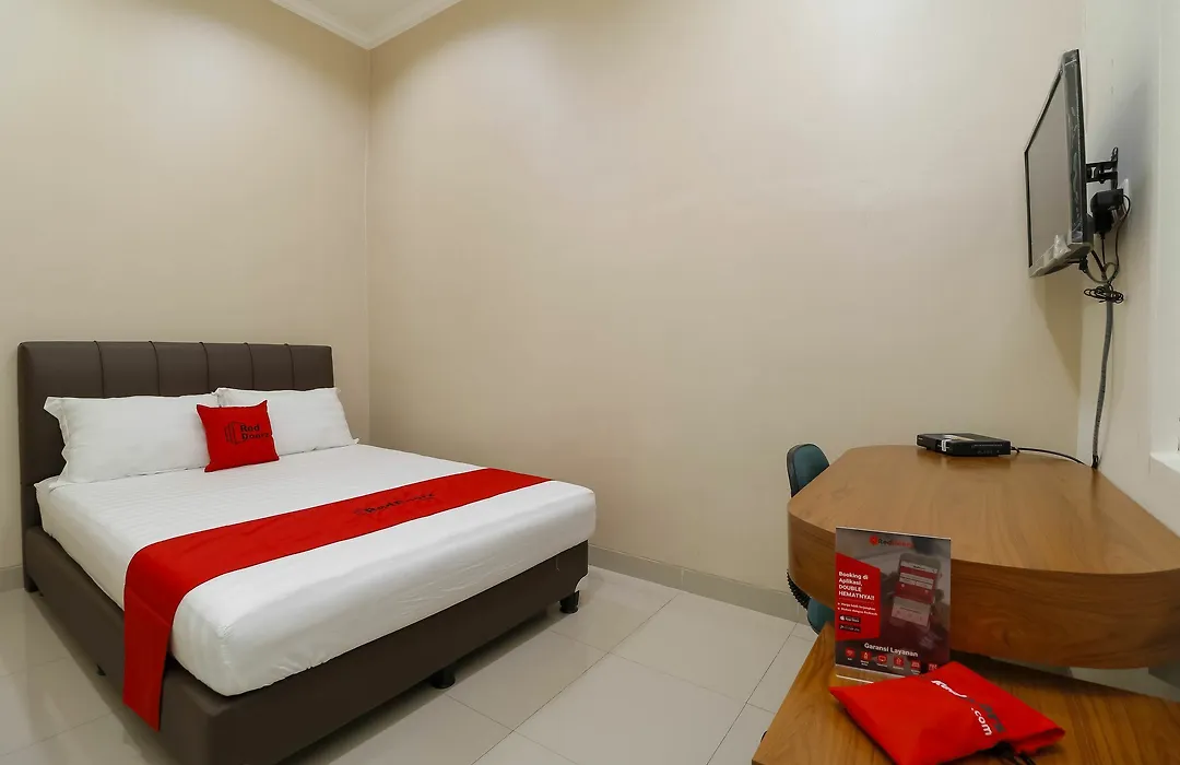 Reddoorz Syariah Plus Near Dharmawangsa-1
