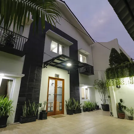 Reddoorz Syariah Plus Near Dharmawangsa-2